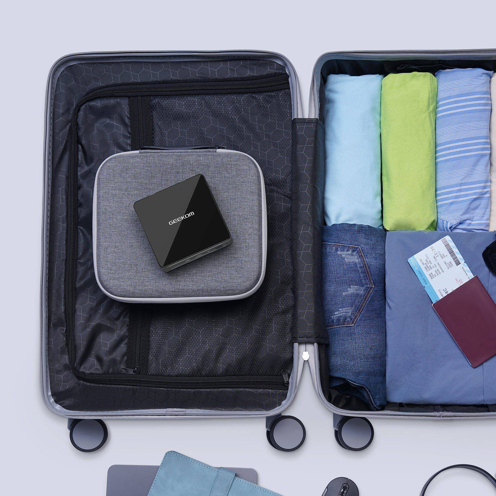 GEEKOM Mini PC MiniAir 11 dans une valise GEEKOM Mini PC MiniAir 11 dans une valise
